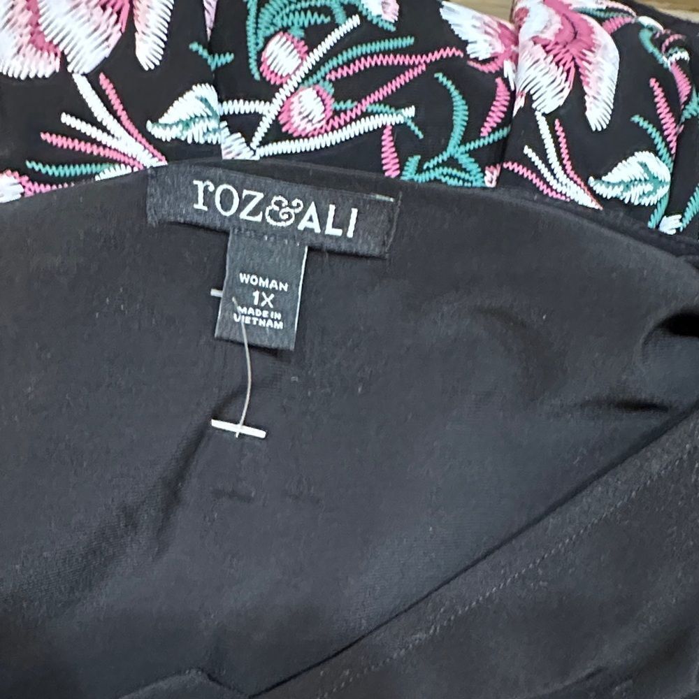 Roz & Ali  Black Floral Shift Dress w/ Ruffled Sleeves  Size 1X - Picture 12 of 12